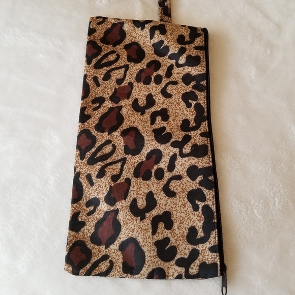 Cheetah Printed Cosmetic Bag - Picture 2 of 4